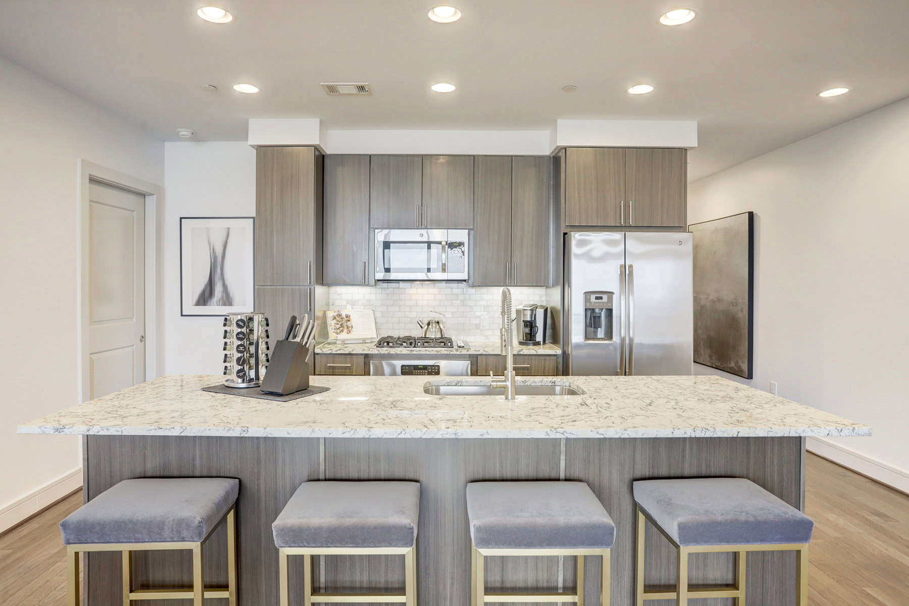 Market Square Tower Residence F Kitchen
